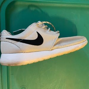 Nike Roshe W - barely worn
